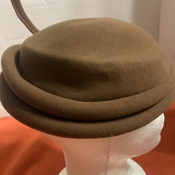 Vintage Brown wool w/ wire feather Merrimac hat Excellent condition!!! - Picture 8 of 10